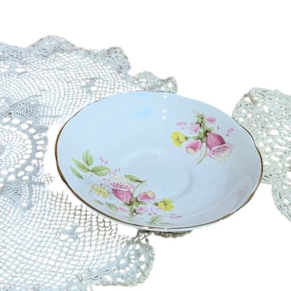 Vintage Royal Stuart Fine Bone China From England Floral Saucer w 2 Lace Doilies - Picture 1 of 3